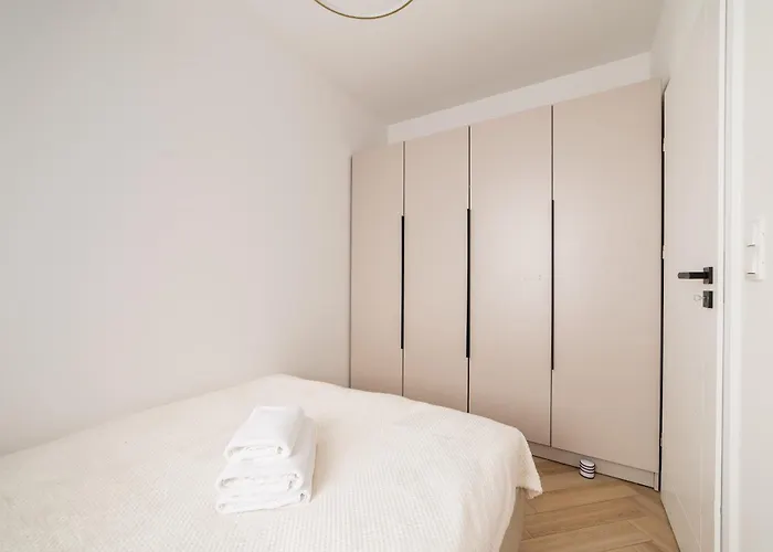 Stacja Jezyce Lavish By Bookinghost شقة