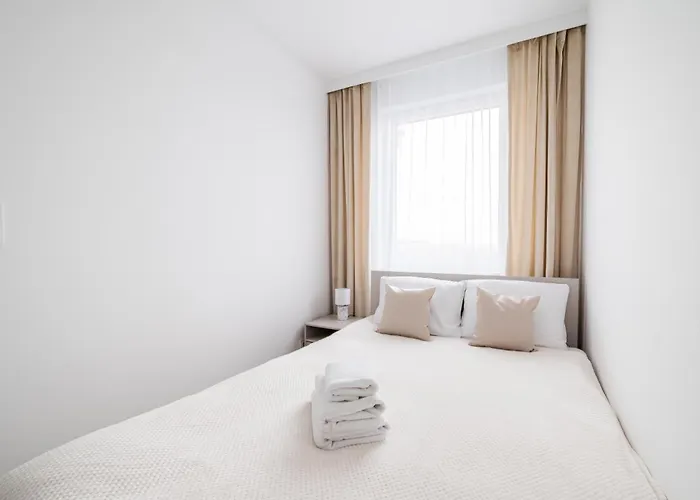 Apartment Stacja Jezyce Lavish By Bookinghost